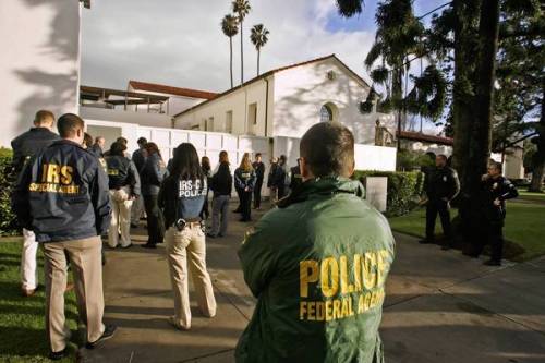 Federal agents descend upon the Bowers Museum in Santa Ana during a raid in January 2008